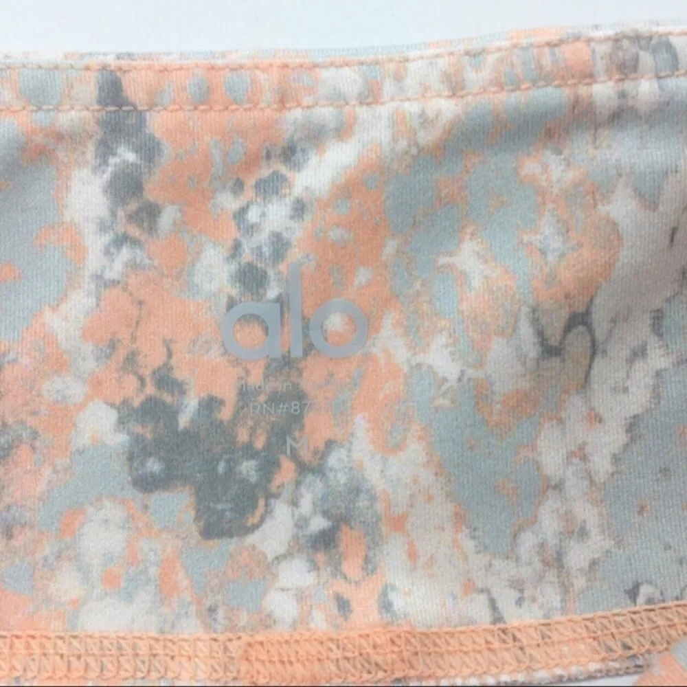 NWT Alo Yoga Airbrush Capri Leggings Peach Python